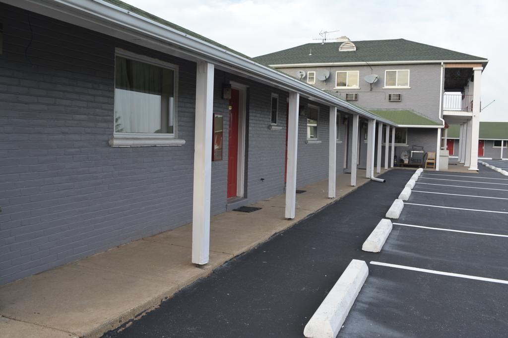 Red Carpet Inn & Suites New Cumberland Εξωτερικό φωτογραφία