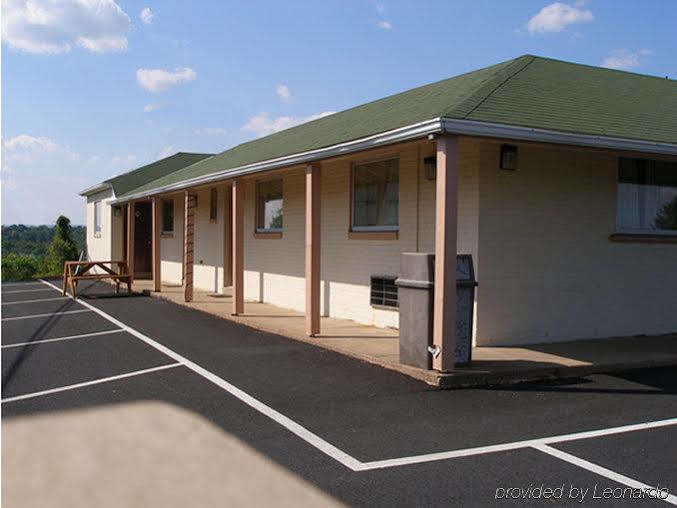 Red Carpet Inn & Suites New Cumberland Εξωτερικό φωτογραφία
